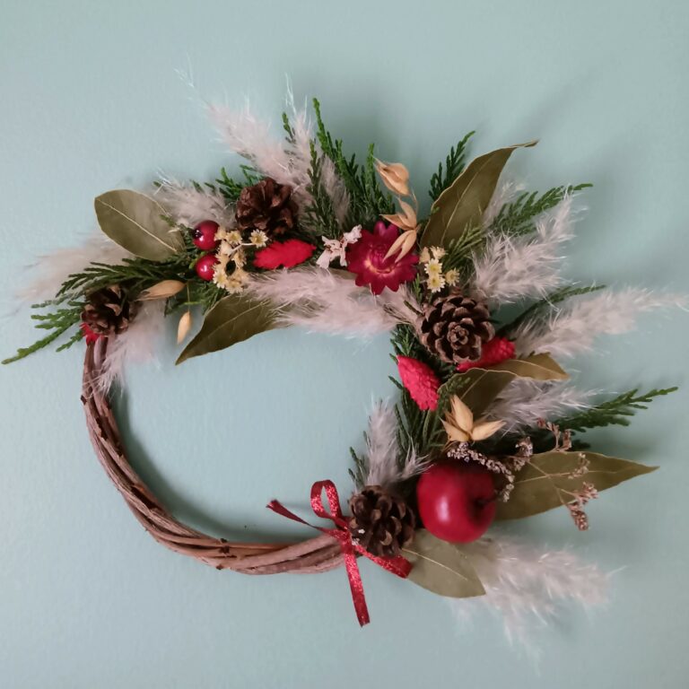 8-couronne Noël osier fleurs séchées rouge