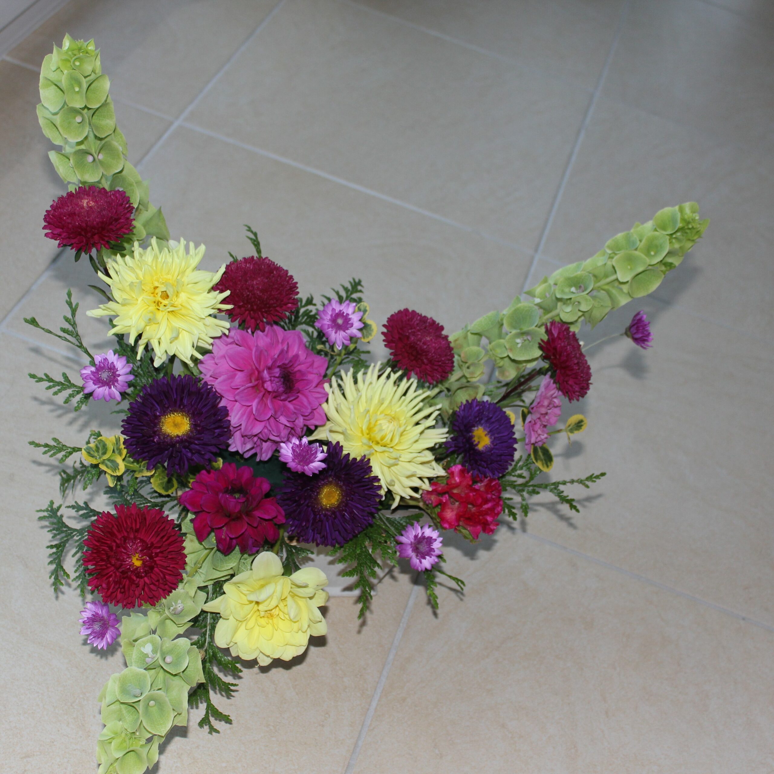 composition triangulairefleurs de debut septembre
